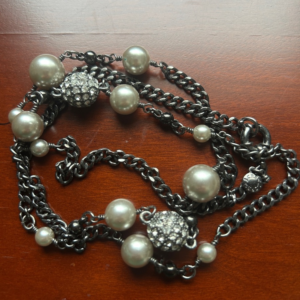 Elegant black Silver and Pearl Necklace